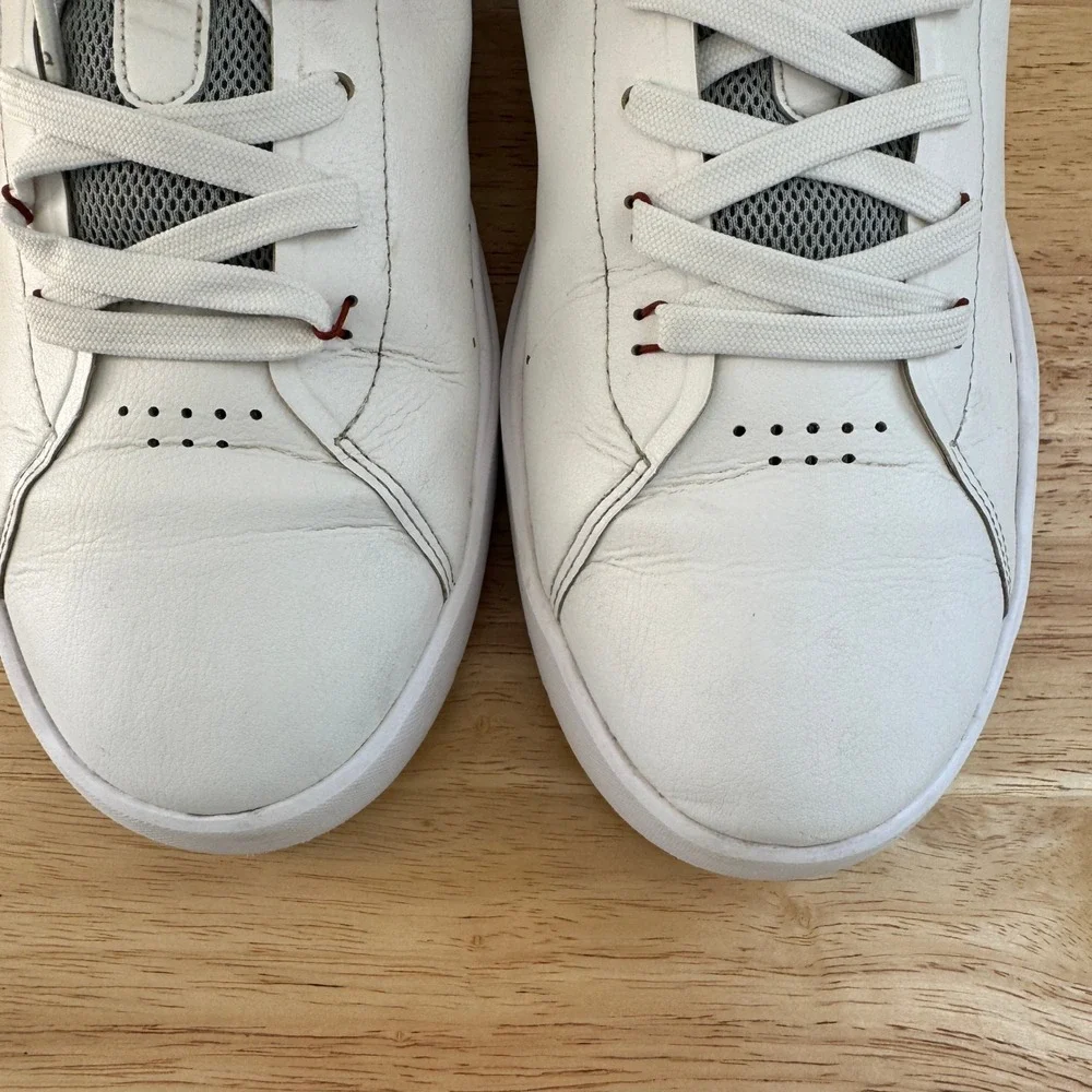 On Running The Roger Advantage Mens 10.5 White Grey Red Vegan Leather Sneakers